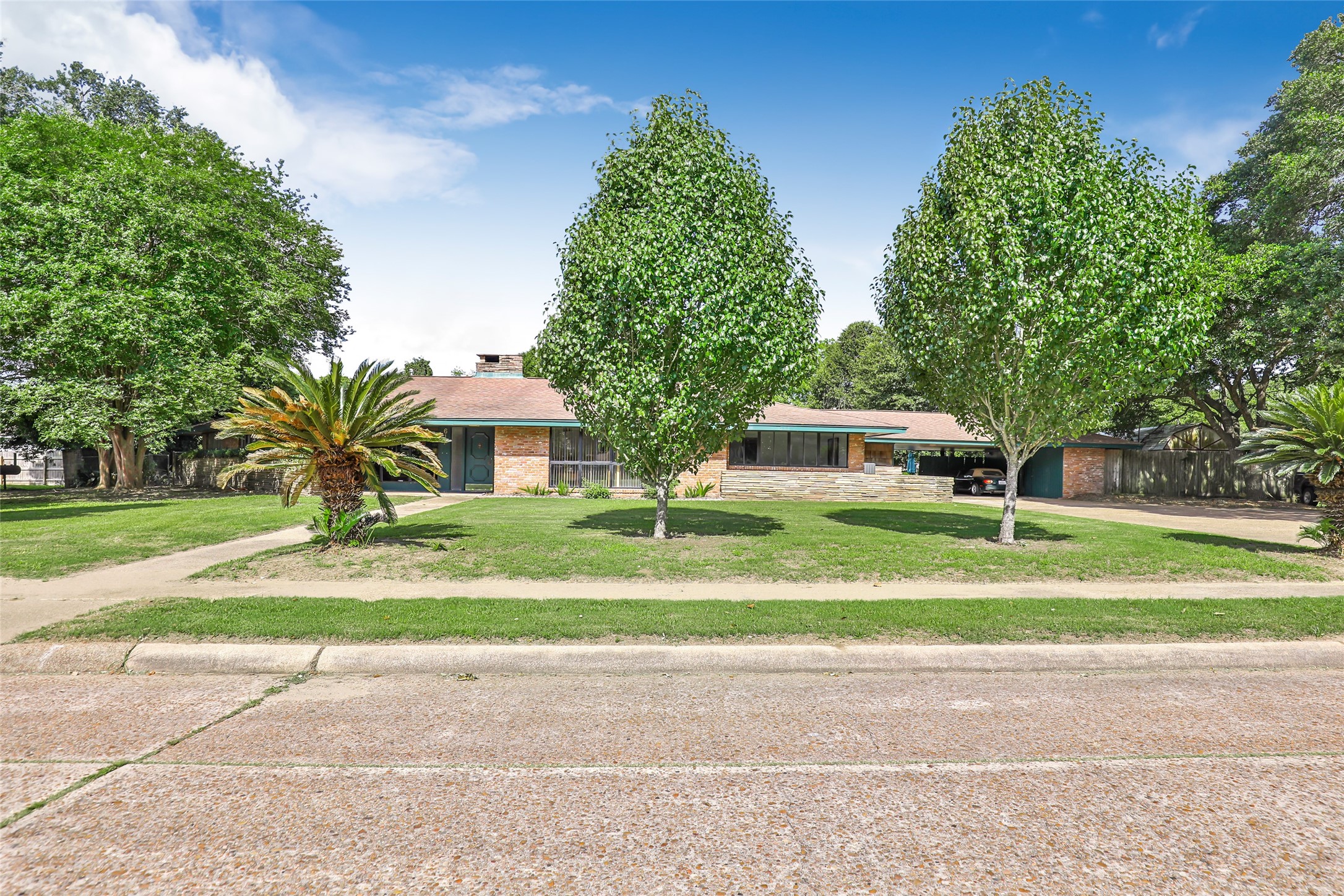 617 Crockett Street , Liberty, TX, 77575 | 50793877 | Realty Texas LLC