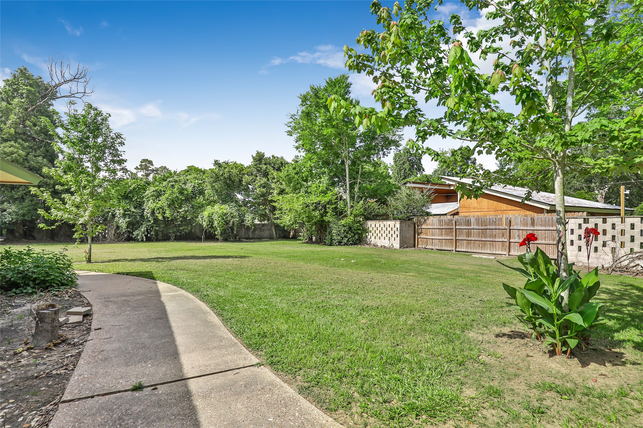 617 Crockett Street , Liberty, TX, 77575 | 50793877 | Realty Texas LLC