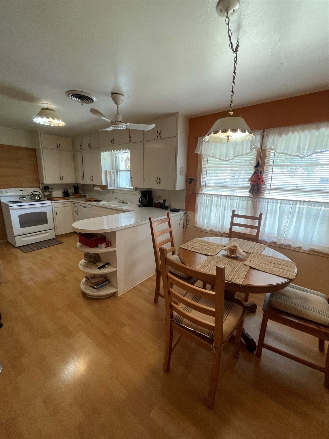 1016 Hanover Street , Edna, TX, 77957 | 30046840 | Realty Texas LLC