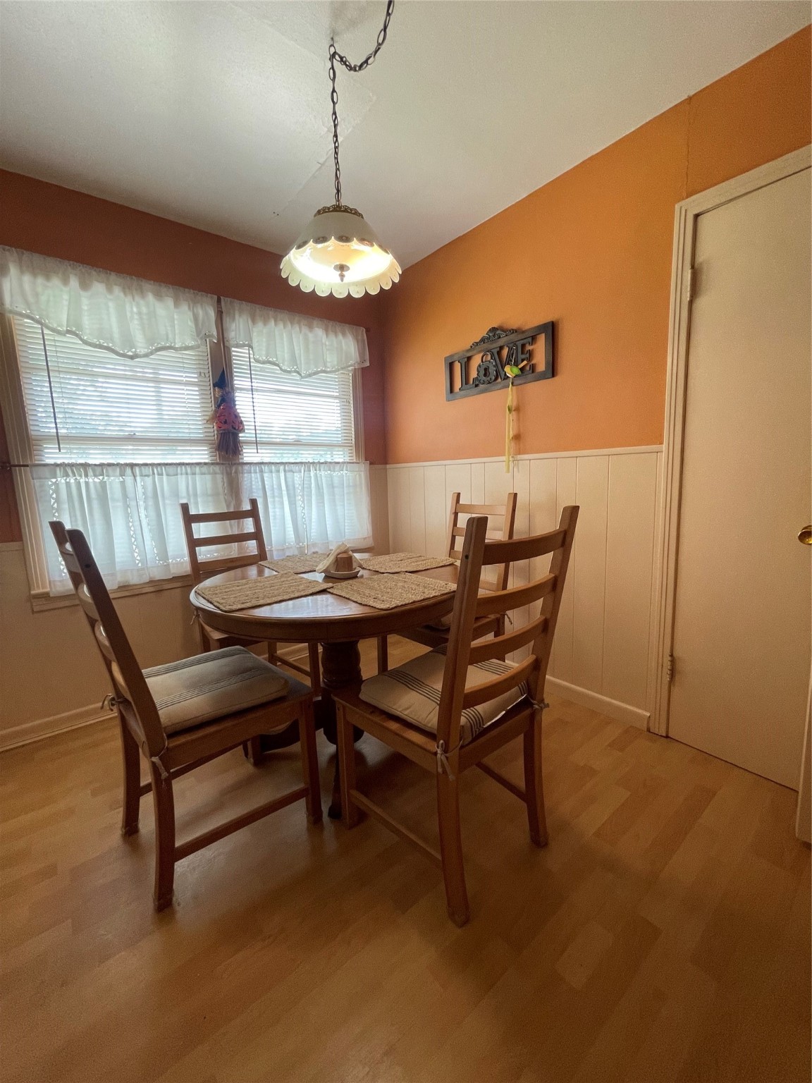 1016 Hanover Street , Edna, TX, 77957 | 30046840 | Realty Texas LLC