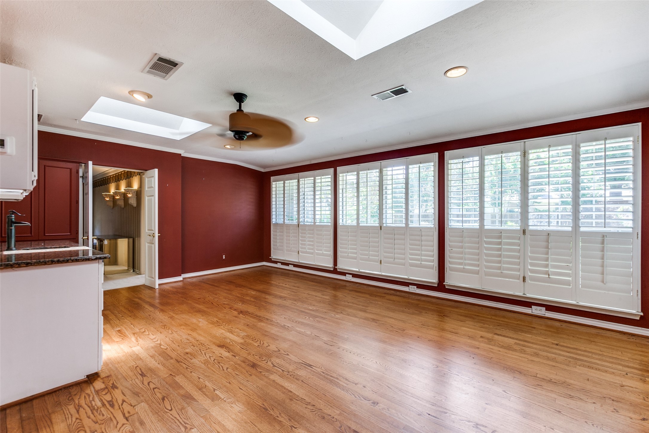 7928 Roundrock Road , Dallas, TX, 75248 | 20621438 | Realty Texas LLC