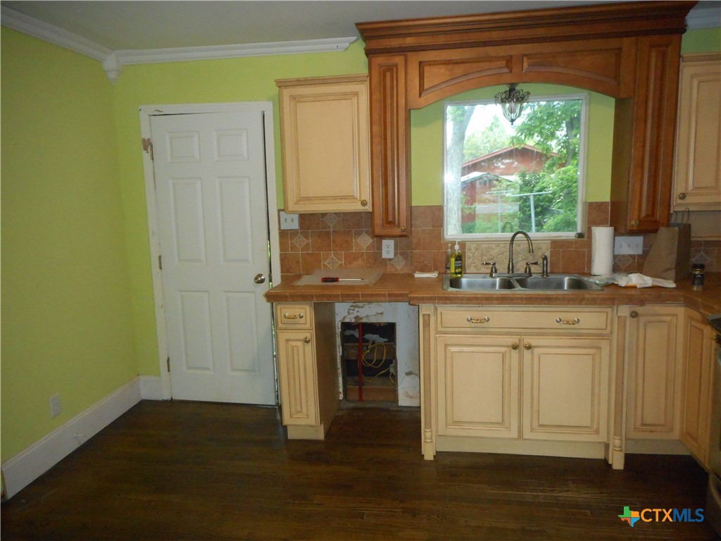 2301 E North Drive , Taylor, TX, 76574 | 545051 | Realty Texas LLC