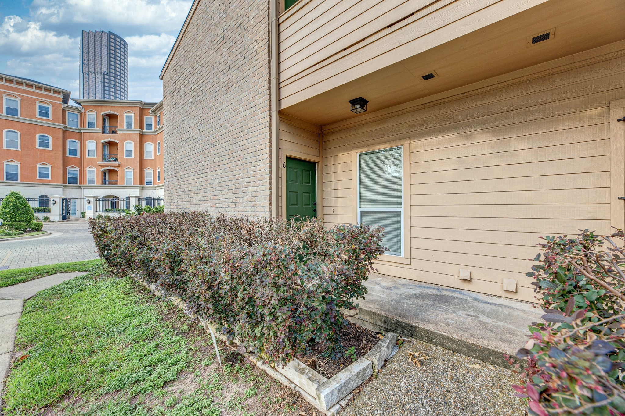 1915 Augusta Drive 6 , Houston, TX, 77057 | 3725219 | Realty Texas LLC