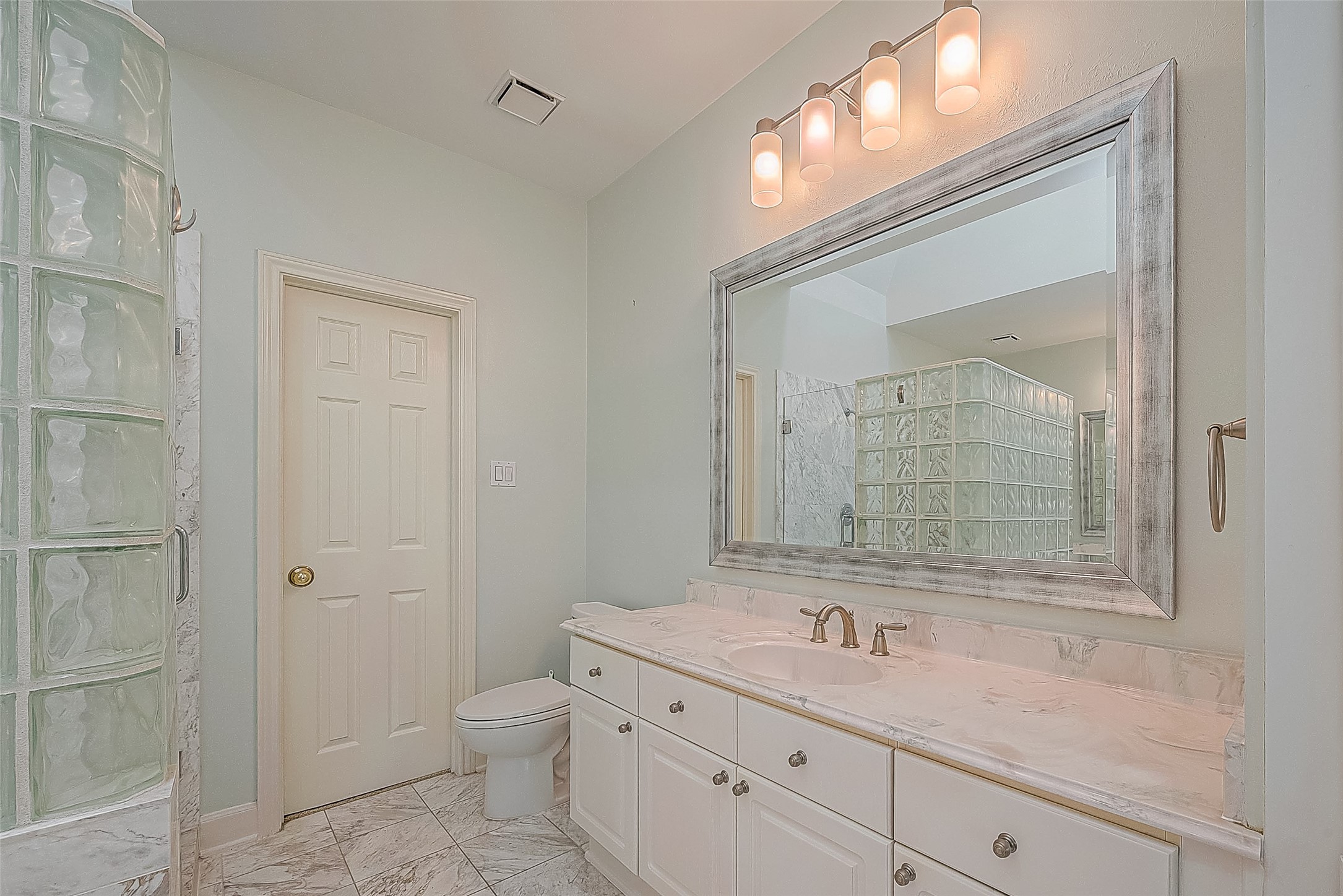 4720 Post Oak Timber Drive 28 , Houston, TX, 77056 | 82422770 | Realty Texas LLC