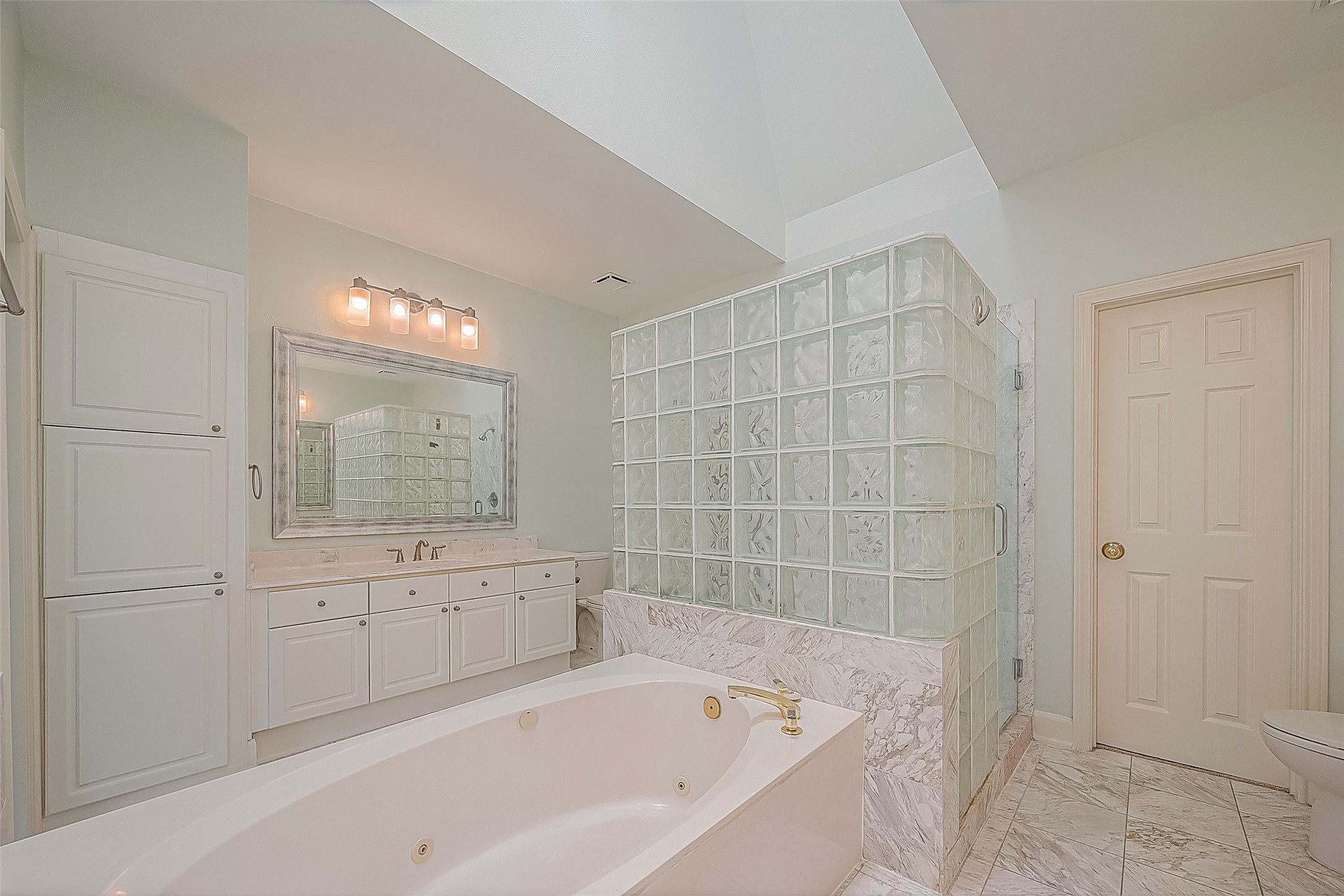 4720 Post Oak Timber Drive 28 , Houston, TX, 77056 | 82422770 | Realty Texas LLC