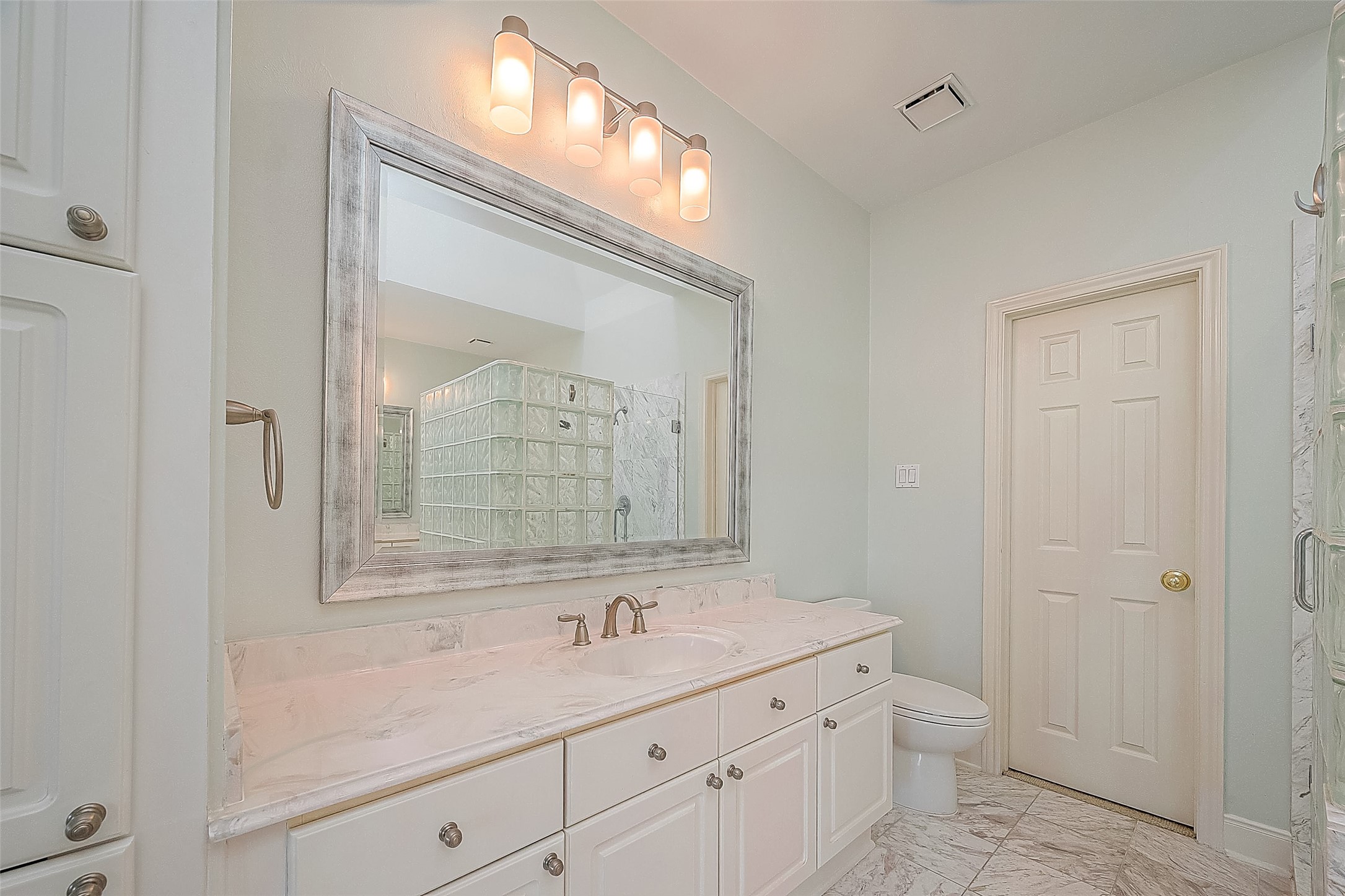 4720 Post Oak Timber Drive 28 , Houston, TX, 77056 | 82422770 | Realty Texas LLC