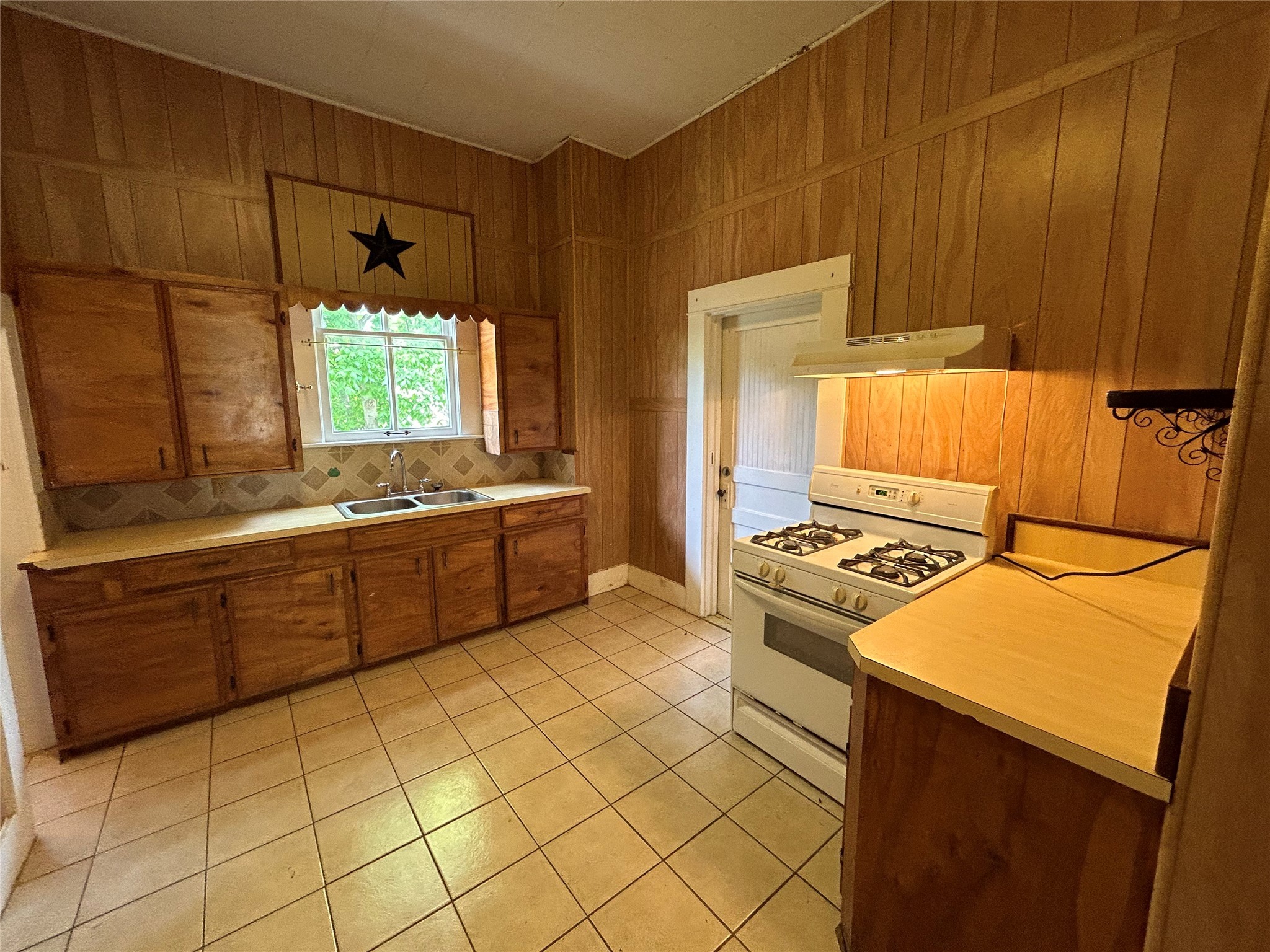 317 Elm Street , Navasota, TX, 77868 | 60709443 | Realty Texas LLC