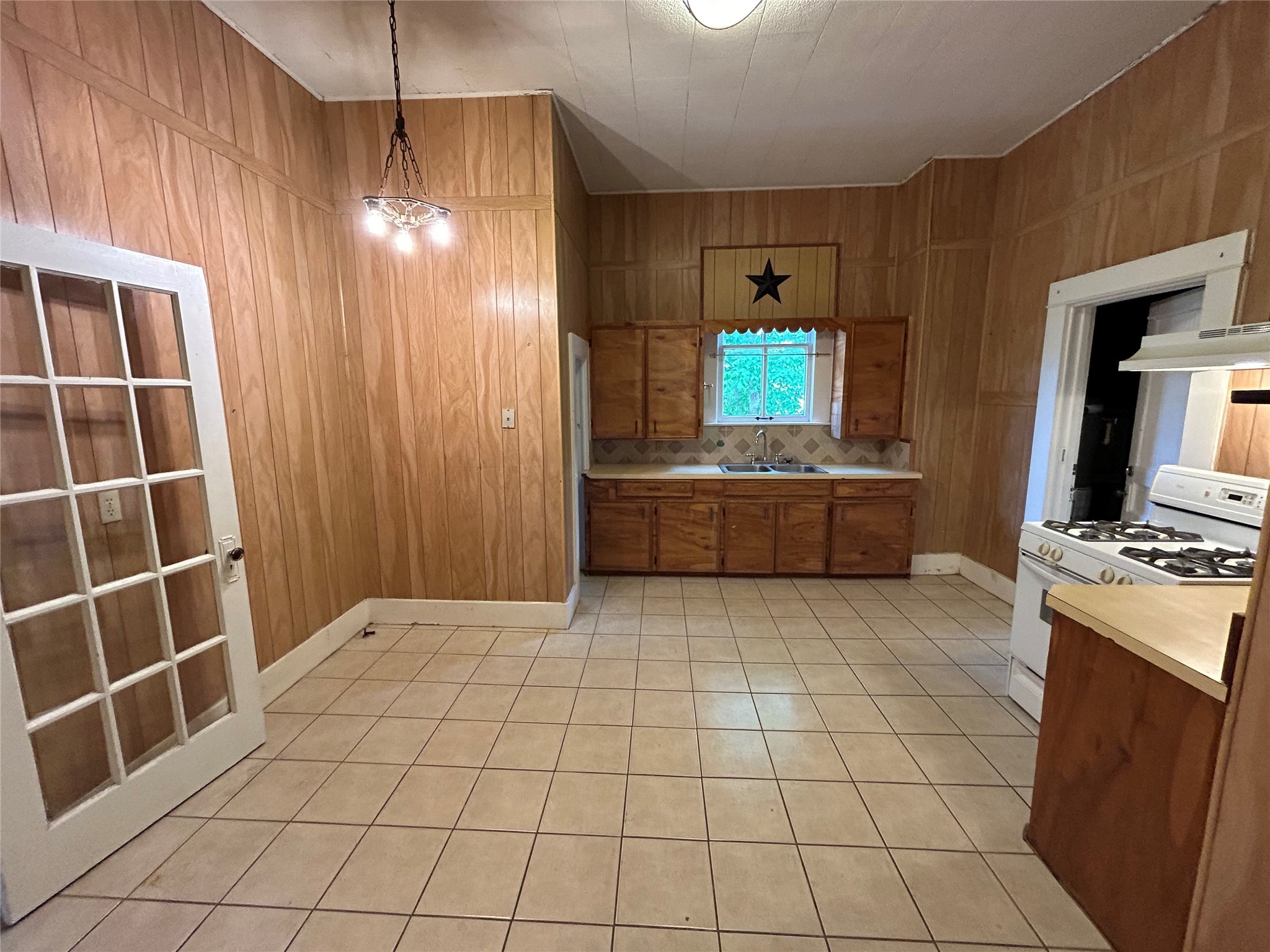 317 Elm Street , Navasota, TX, 77868 | 60709443 | Realty Texas LLC