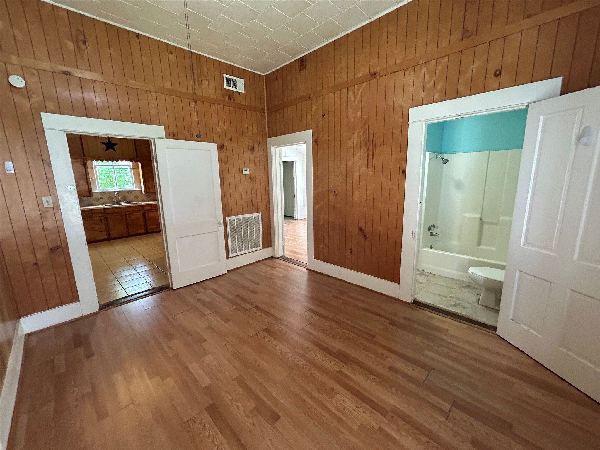 317 Elm Street , Navasota, TX, 77868 | 60709443 | Realty Texas LLC