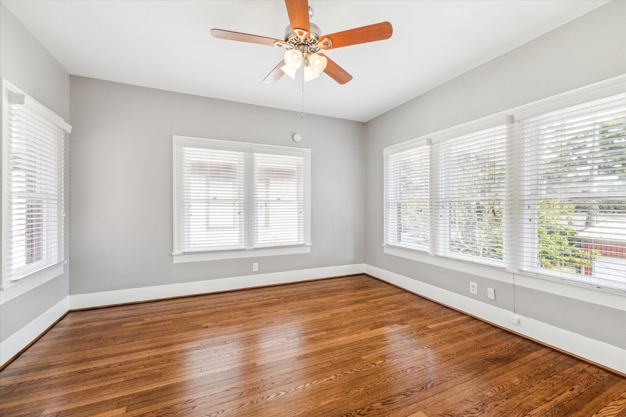 1553 Castle Court , Houston, TX, 77006 | 55766349 | Realty Texas LLC