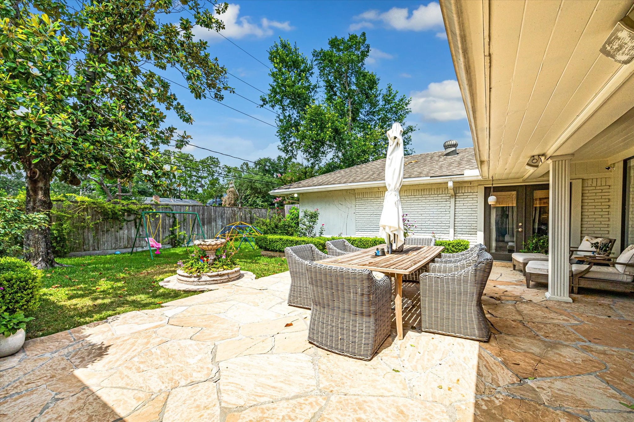 6138 Holly Springs Drive , Houston, TX, 77057 | 93909293 | Realty Texas LLC