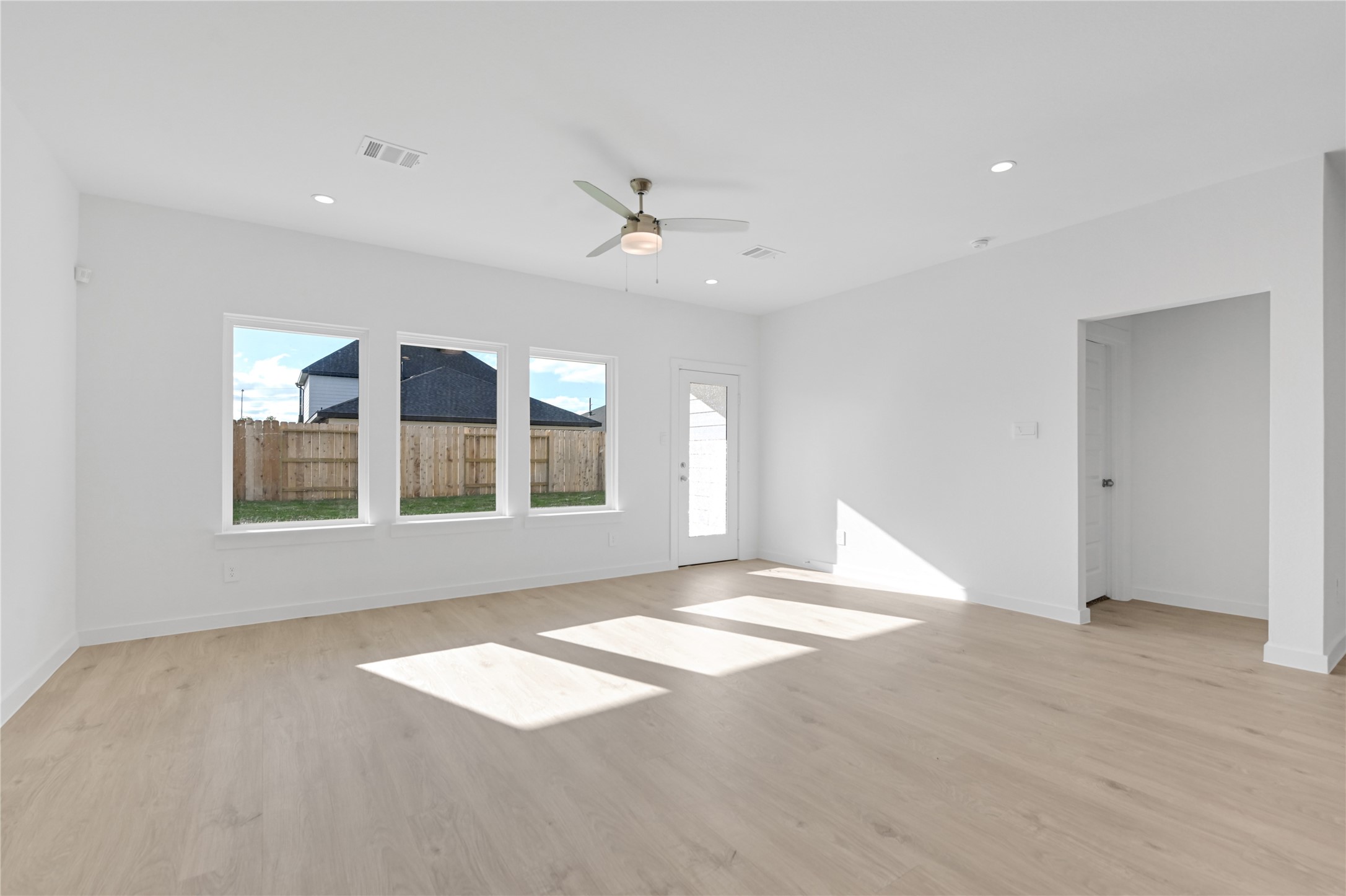 1122 Vista Pointe Drive , Fresno, TX, 77545 | 457532 | Realty Texas LLC