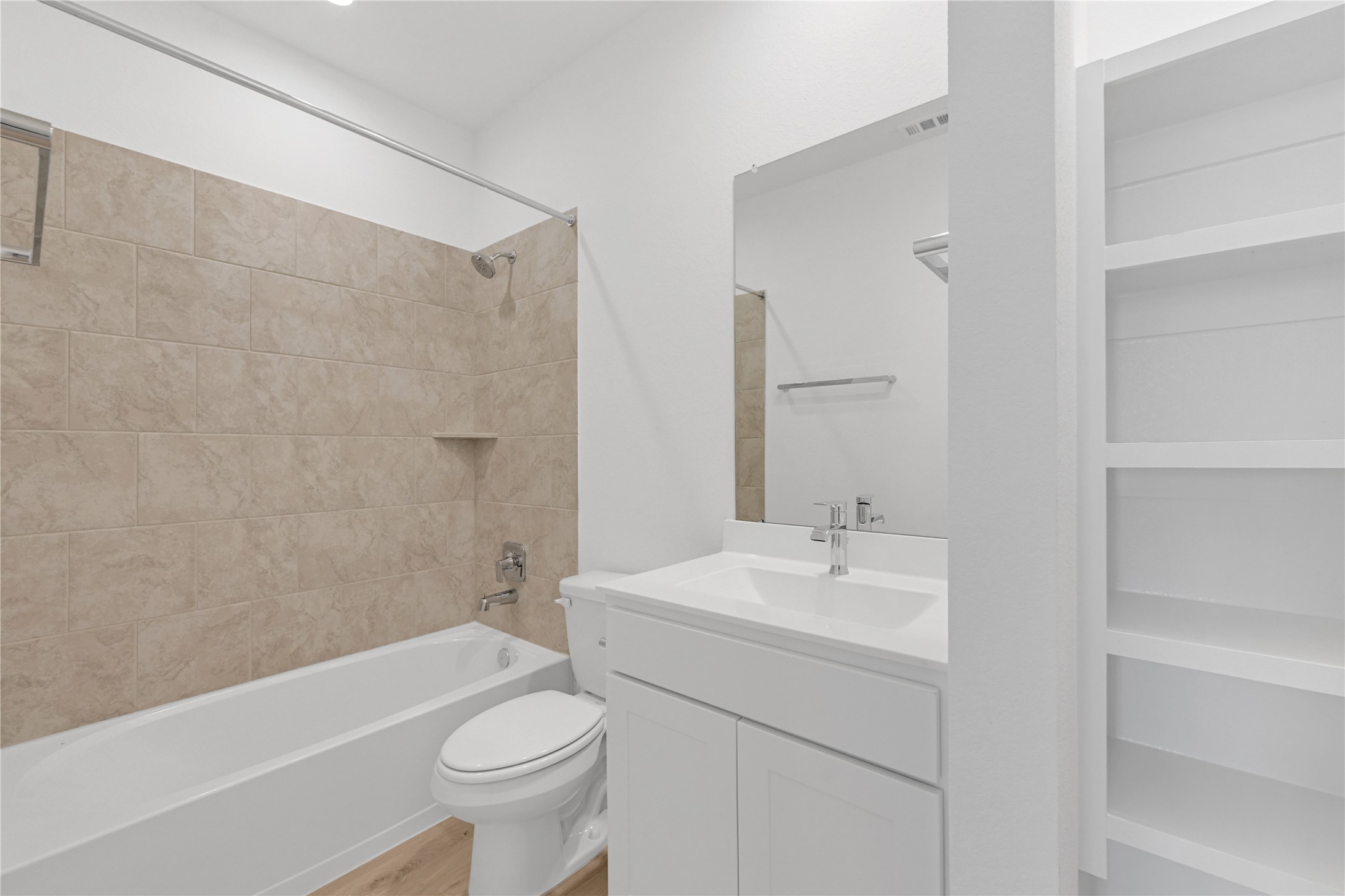 1122 Vista Pointe Drive , Fresno, TX, 77545 | 457532 | Realty Texas LLC