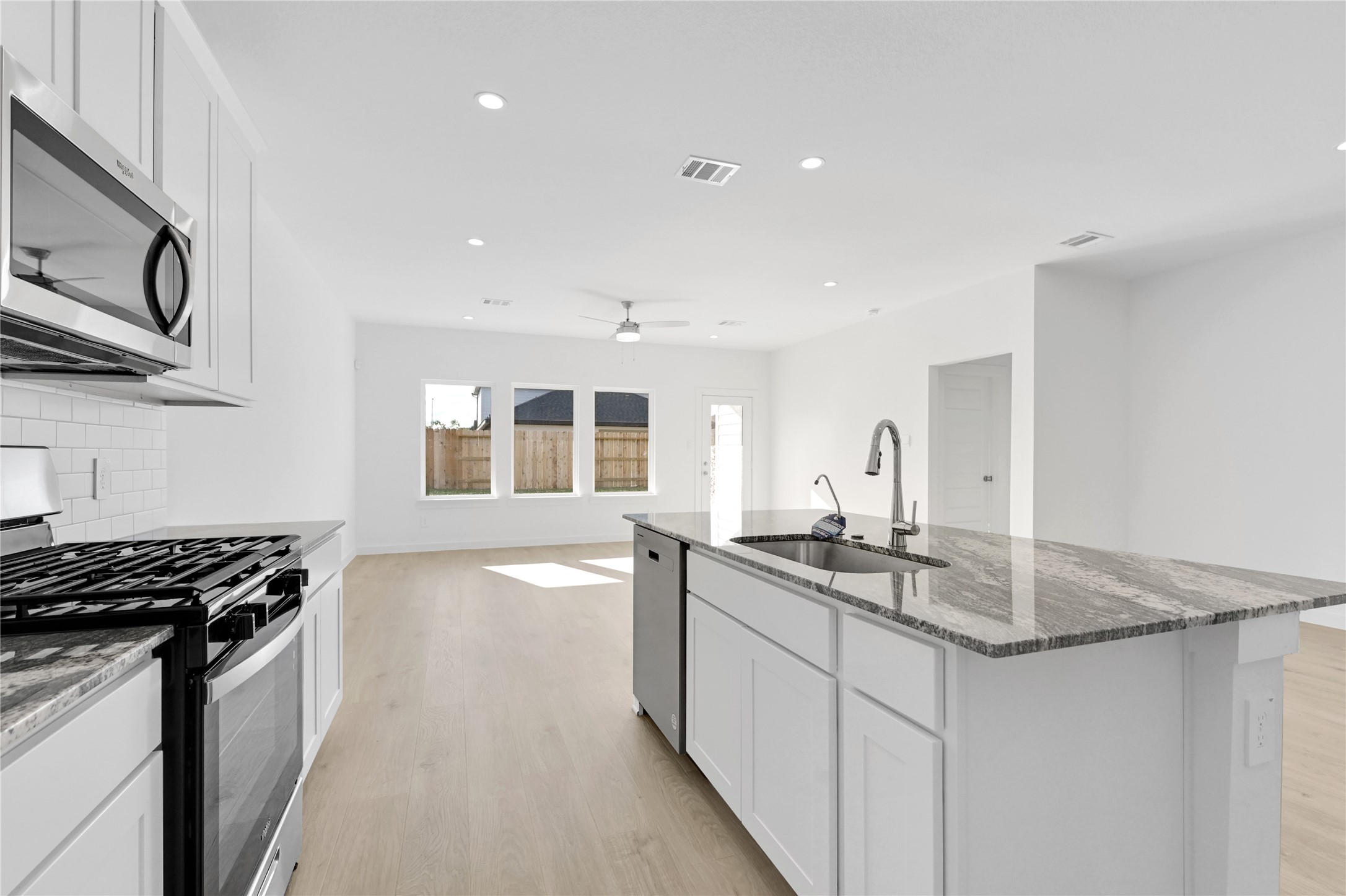 1122 Vista Pointe Drive , Fresno, TX, 77545 | 457532 | Realty Texas LLC