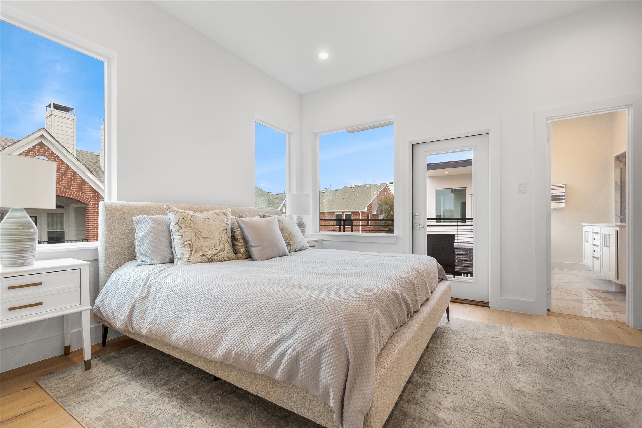 3915 N Hall Street 206 , Dallas, TX, 75219 | 20630624 | Realty Texas LLC