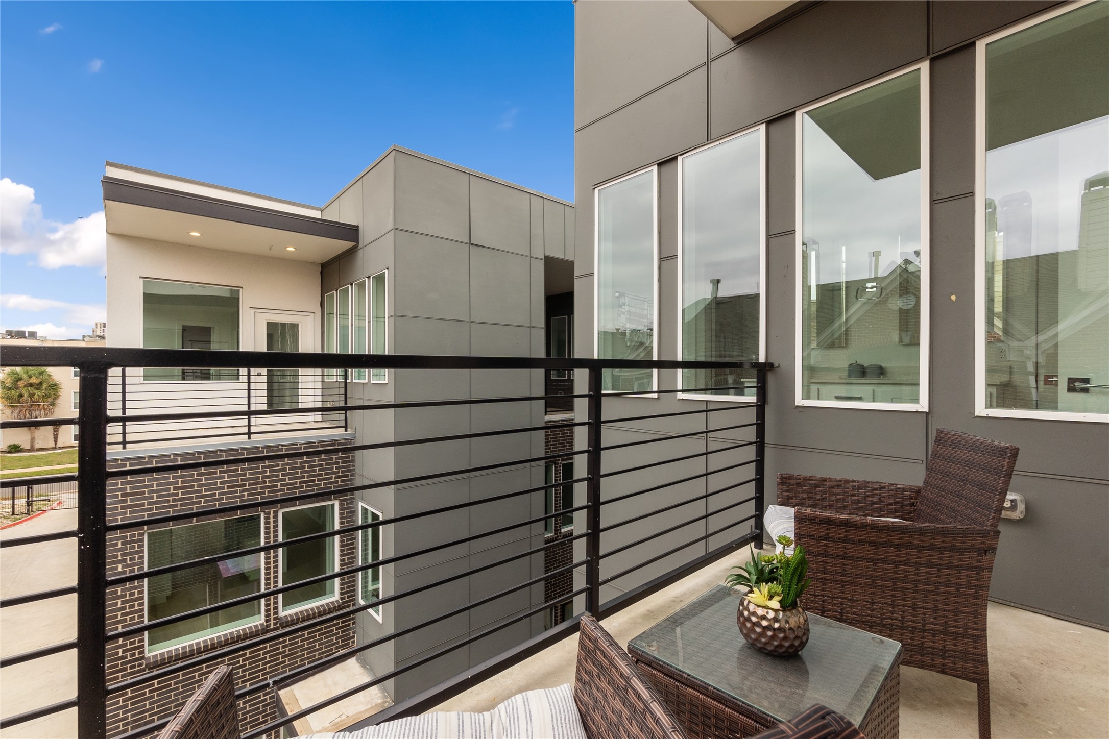 3915 N Hall Street 206 , Dallas, TX, 75219 | 20630624 | Realty Texas LLC
