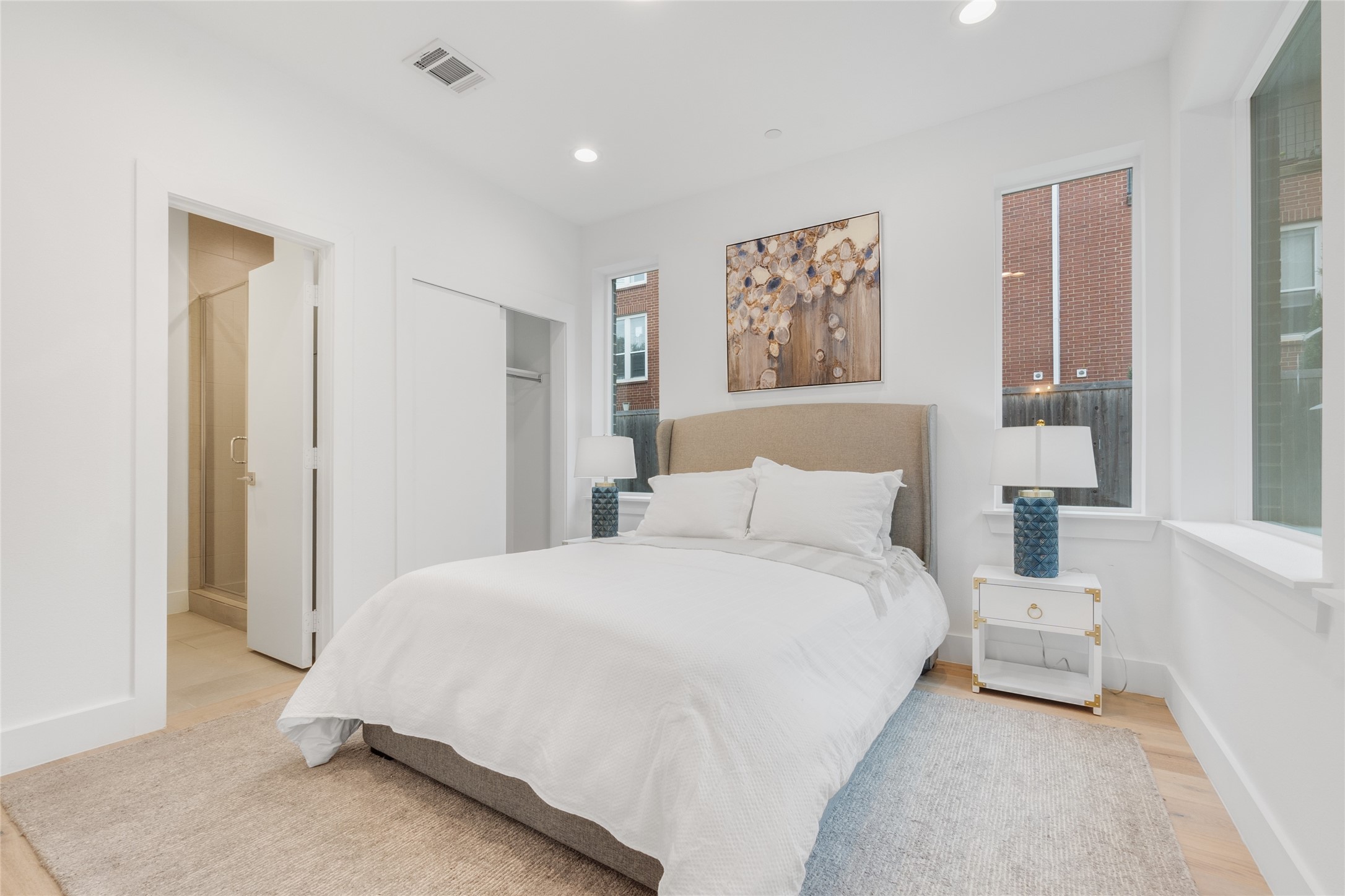 3915 N Hall Street 206 , Dallas, TX, 75219 | 20630624 | Realty Texas LLC
