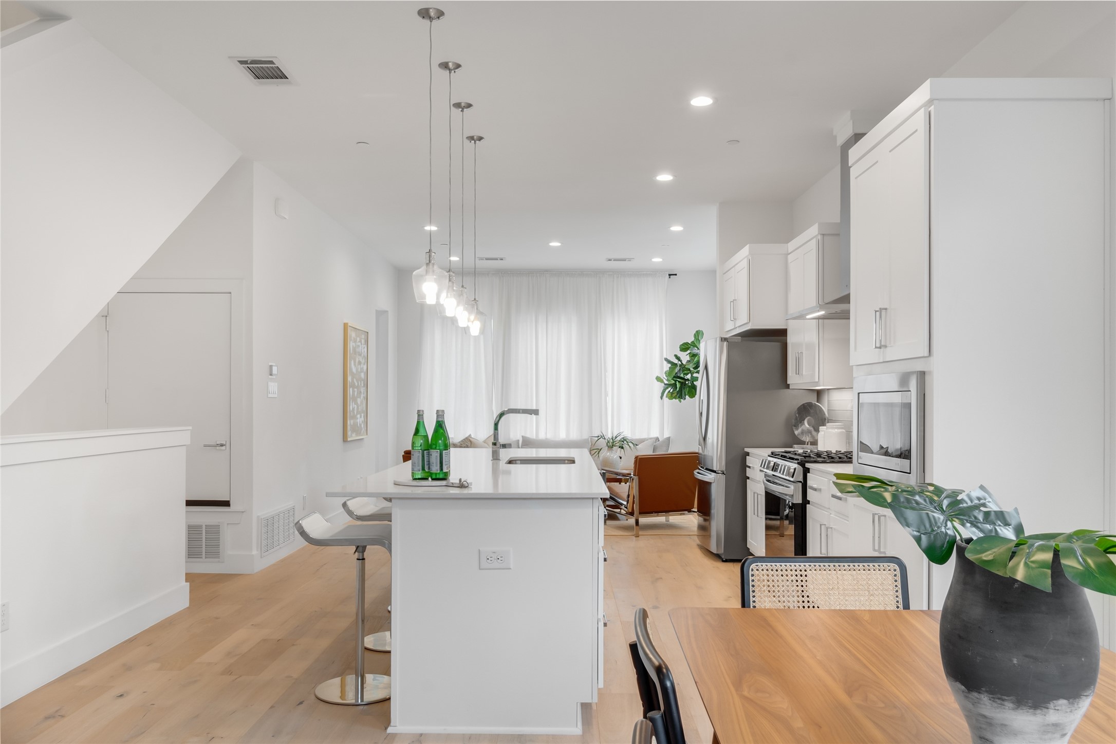 3915 N Hall Street 206 , Dallas, TX, 75219 | 20630624 | Realty Texas LLC