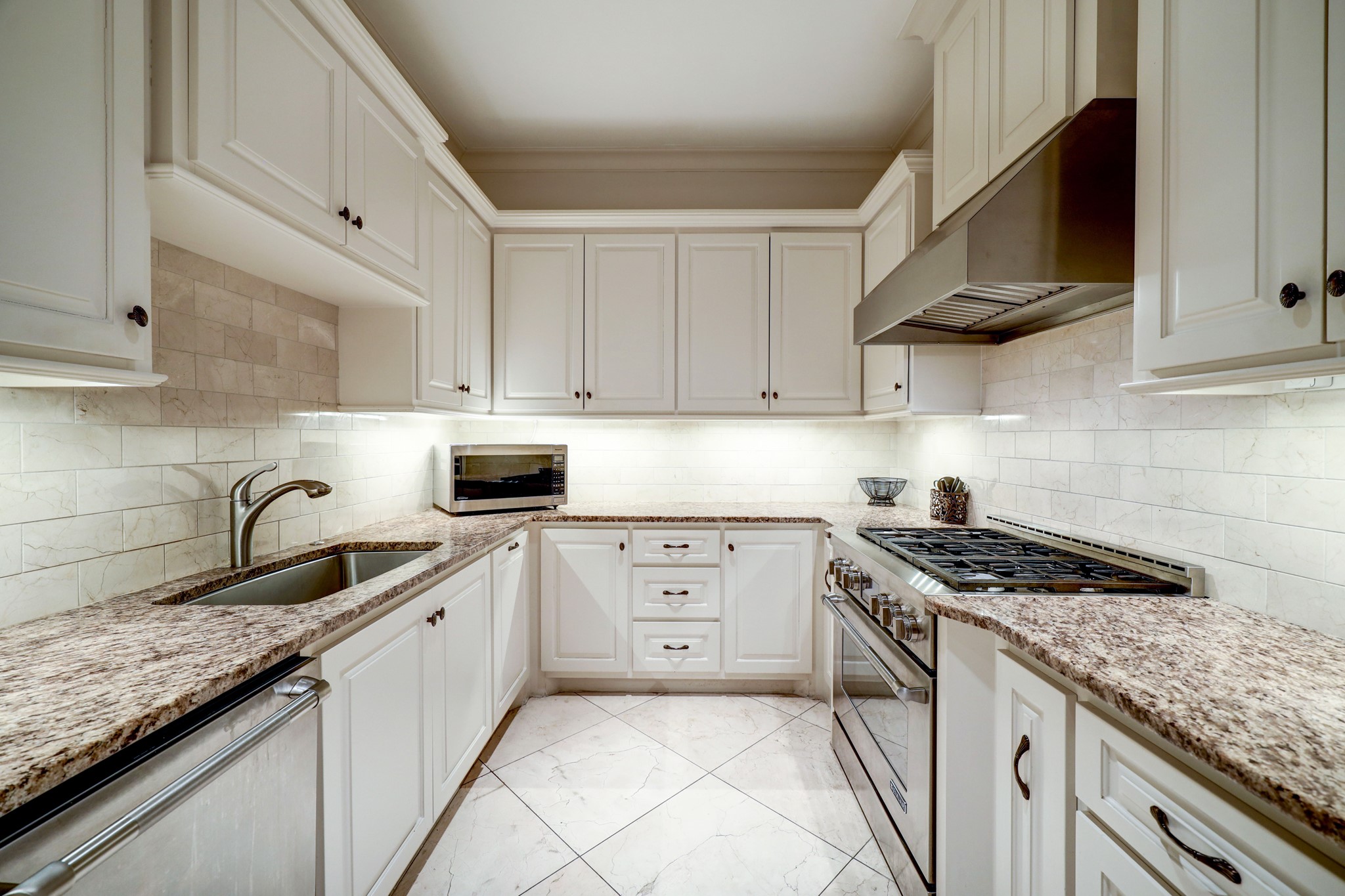 218 Blalock Road , Houston, TX, 77024 | 59614096 | Realty Texas LLC