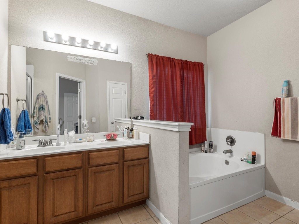 3813 Bronco Bend Loop , Austin, TX, 78744 | 4231249 | Realty Texas LLC
