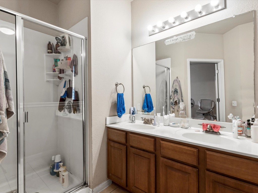 3813 Bronco Bend Loop , Austin, TX, 78744 | 4231249 | Realty Texas LLC