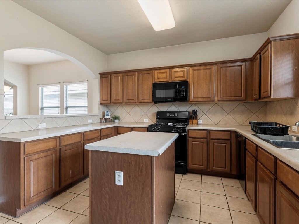 3813 Bronco Bend Loop , Austin, TX, 78744 | 4231249 | Realty Texas LLC