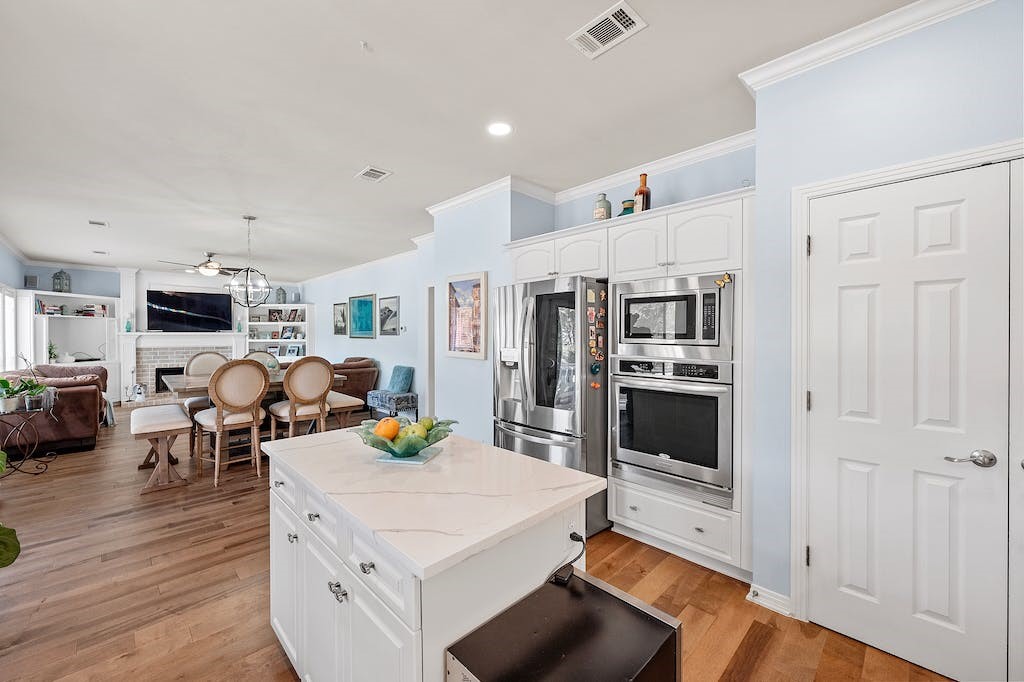 1207 Lakeway Drive , Lakeway, TX, 78734 | 5807259 | Realty Texas LLC