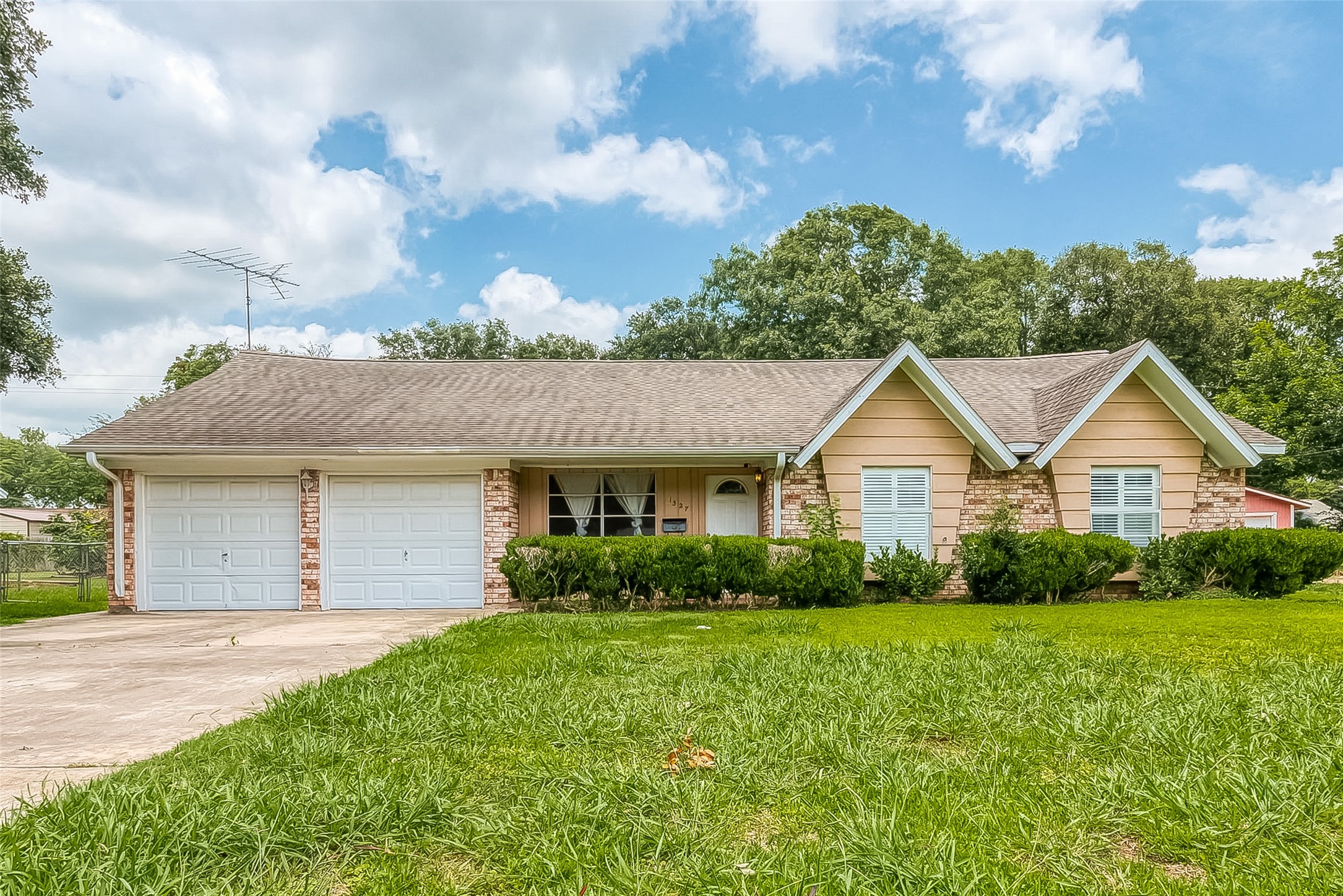 1327 Kelving Way , Wharton, TX, 77488 | 49161839 | Realty Texas LLC