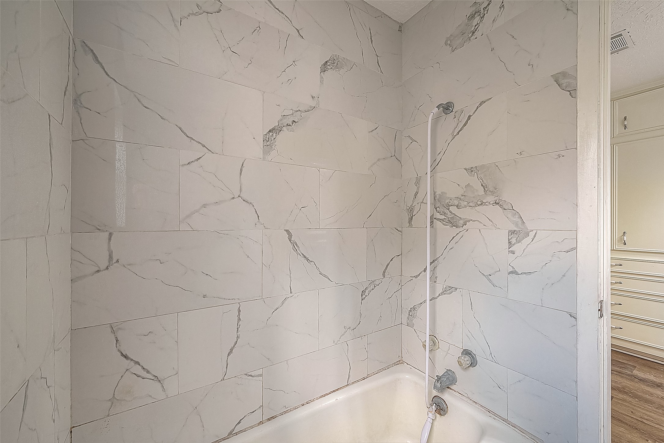 1327 Kelving Way , Wharton, TX, 77488 | 49161839 | Realty Texas LLC