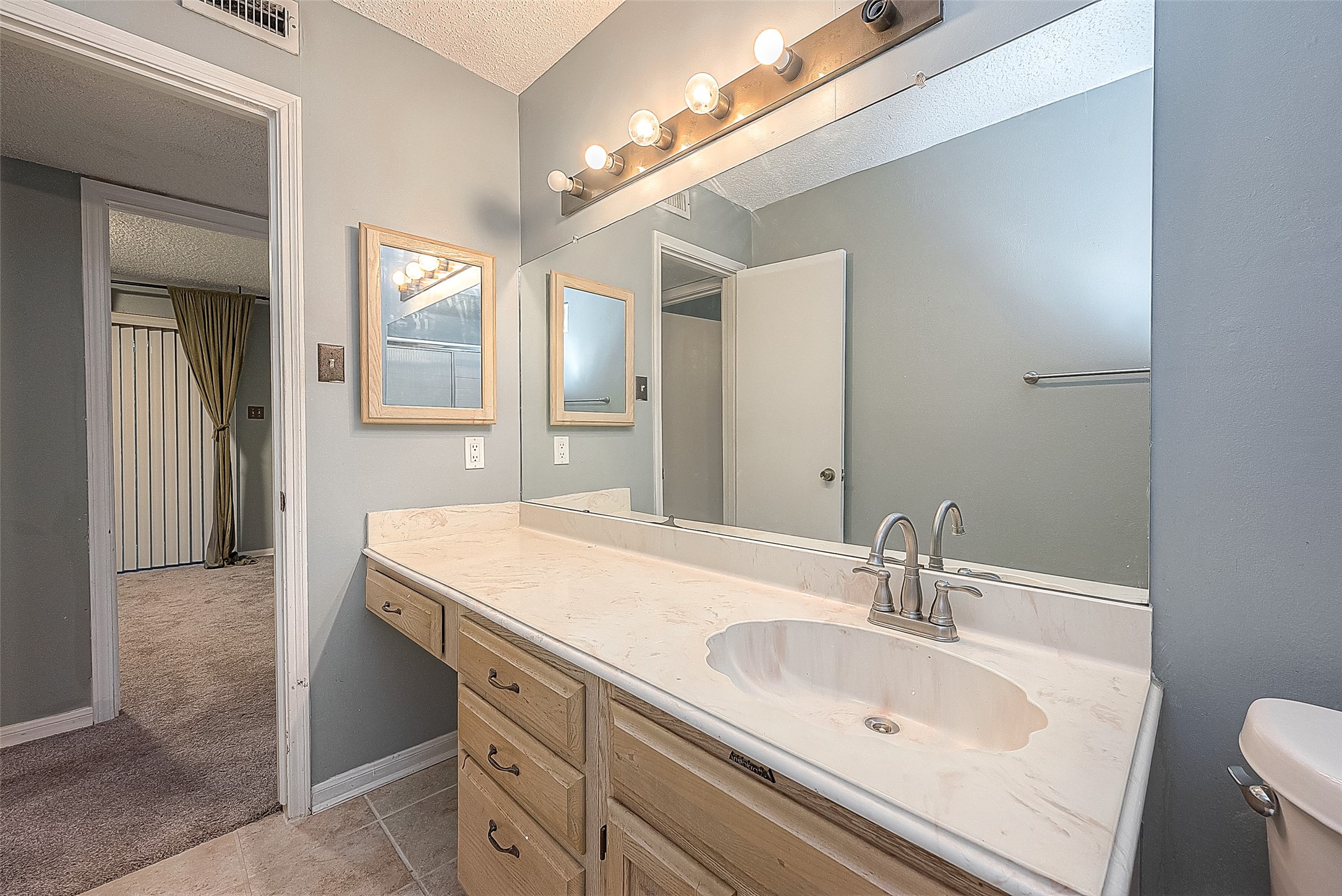 700 Thicket Lane 106 , Houston, TX, 77079 | 71976387 | Realty Texas LLC