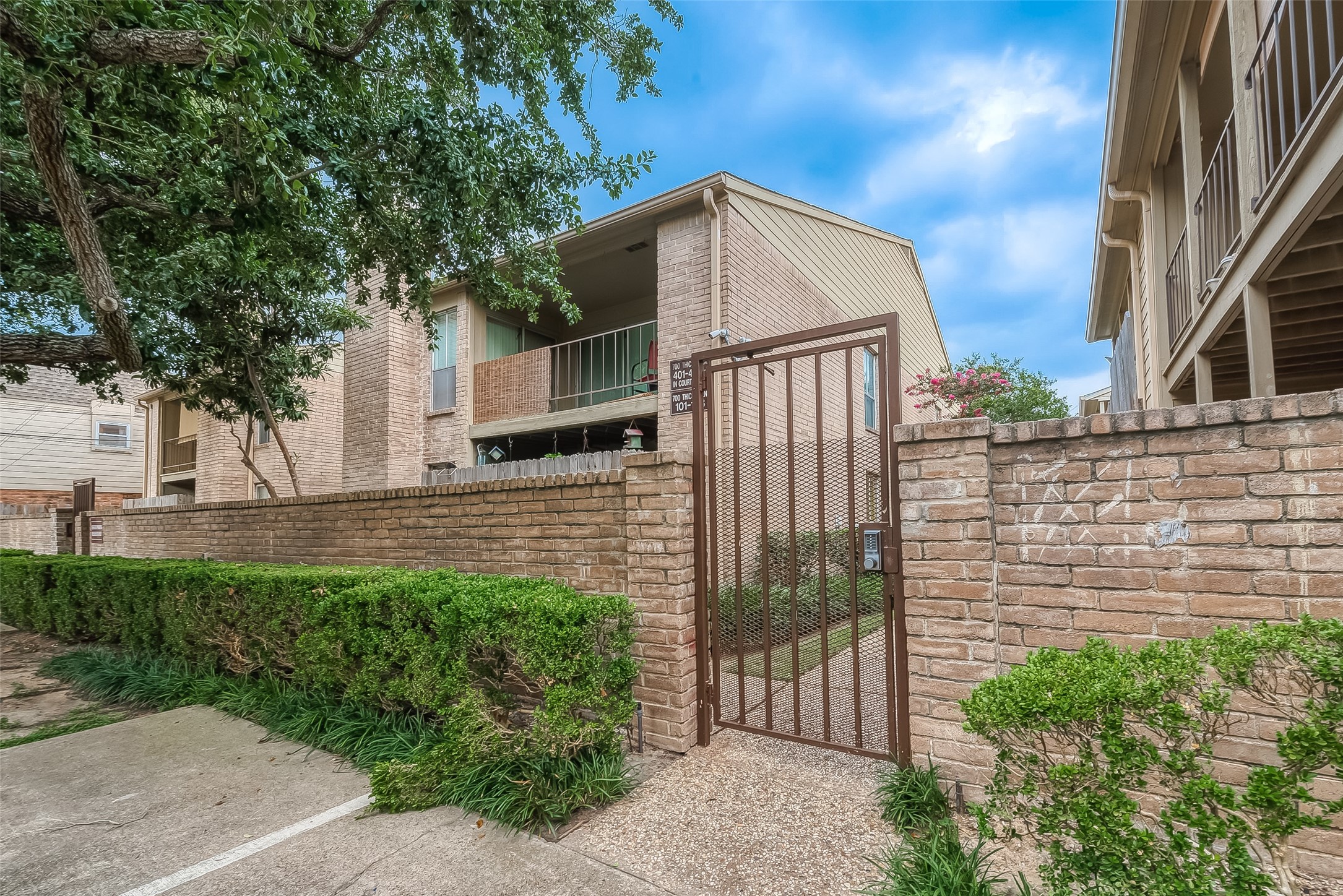 700 Thicket Lane 106 , Houston, TX, 77079 | 71976387 | Realty Texas LLC