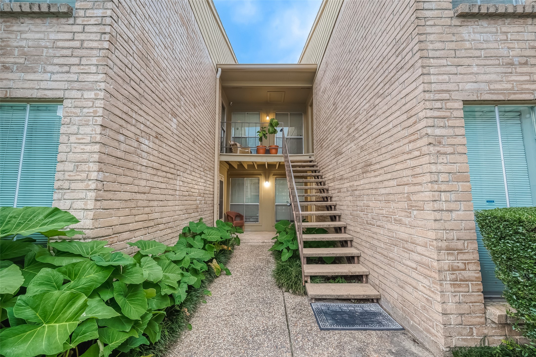 700 Thicket Lane 106 , Houston, TX, 77079 | 71976387 | Realty Texas LLC