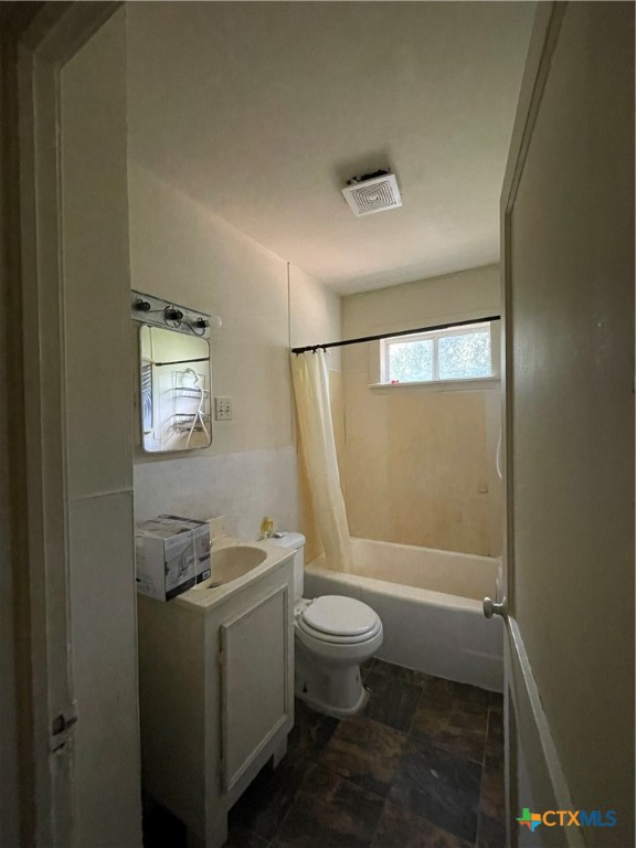 404 Sheehan Street , Yoakum, TX, 77995 | 545719 | Realty Texas LLC