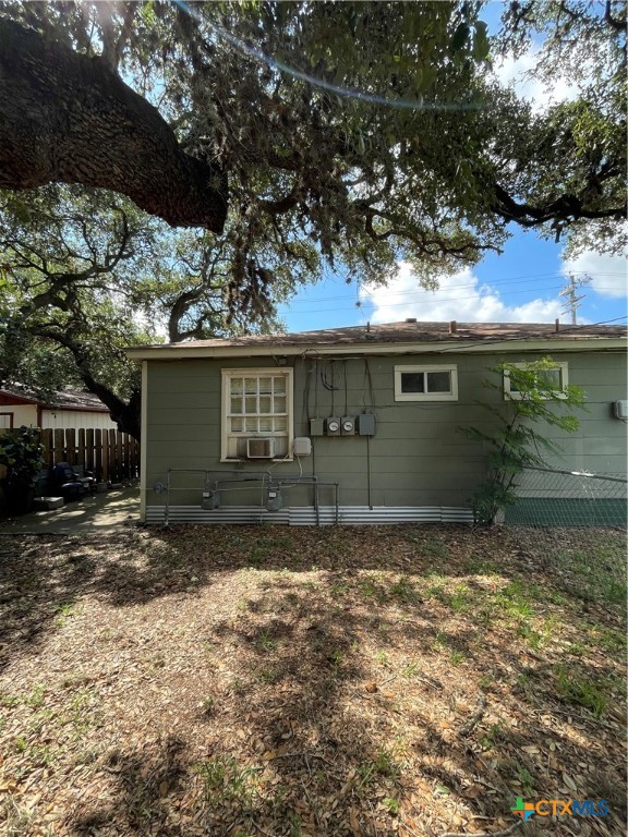 404 Sheehan Street , Yoakum, TX, 77995 | 545719 | Realty Texas LLC