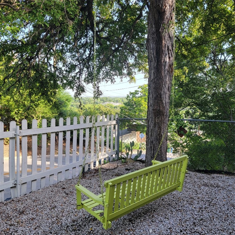 1166 Ridgeway Drive , Austin, TX, 78702 | 6768281 | Realty Texas LLC