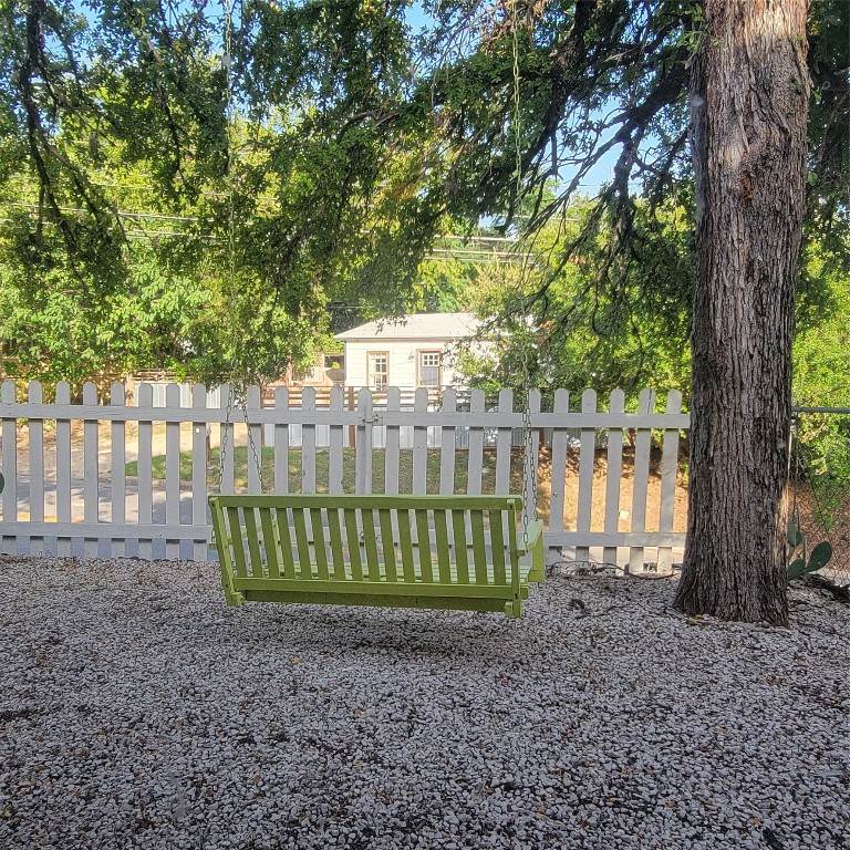 1166 Ridgeway Drive , Austin, TX, 78702 | 6768281 | Realty Texas LLC