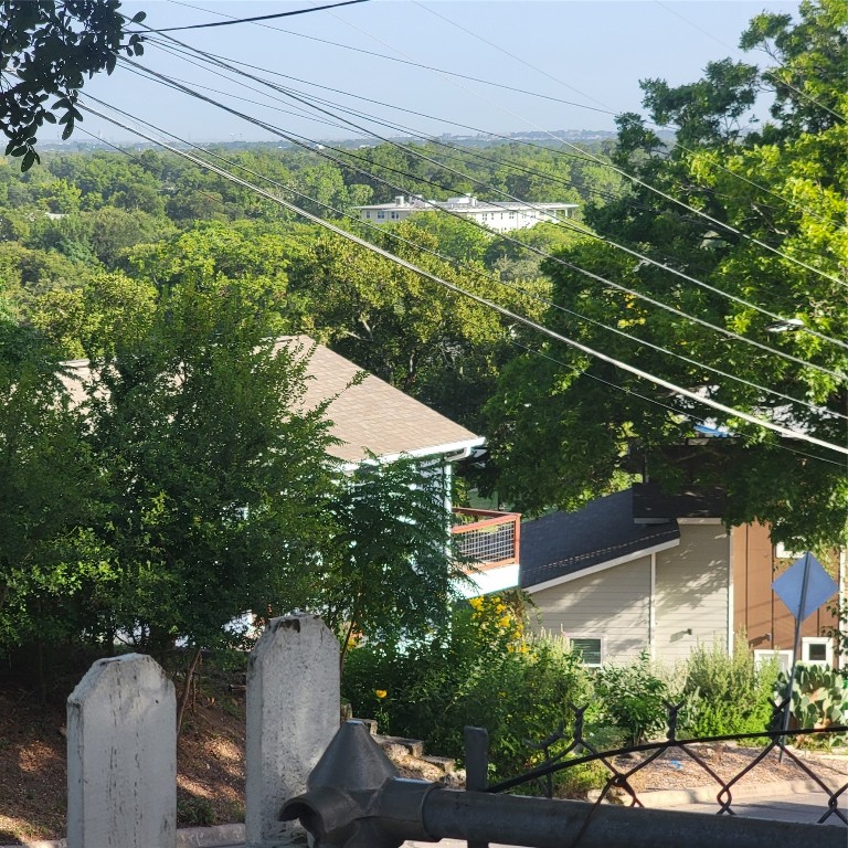 1166 Ridgeway Drive , Austin, TX, 78702 | 6768281 | Realty Texas LLC