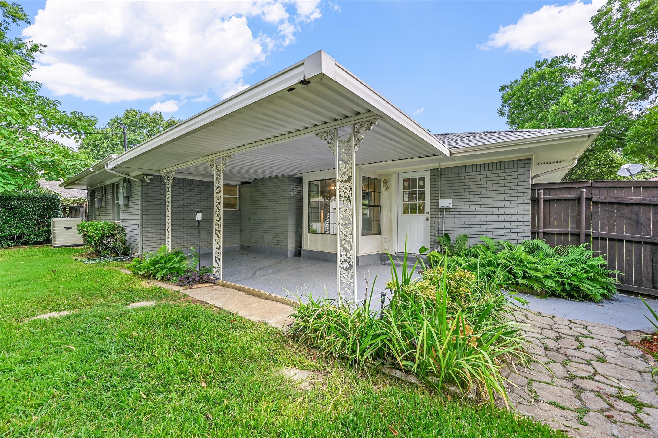 2612 Conflans Road , Irving, TX, 75061 | 20653878 | Realty Texas LLC