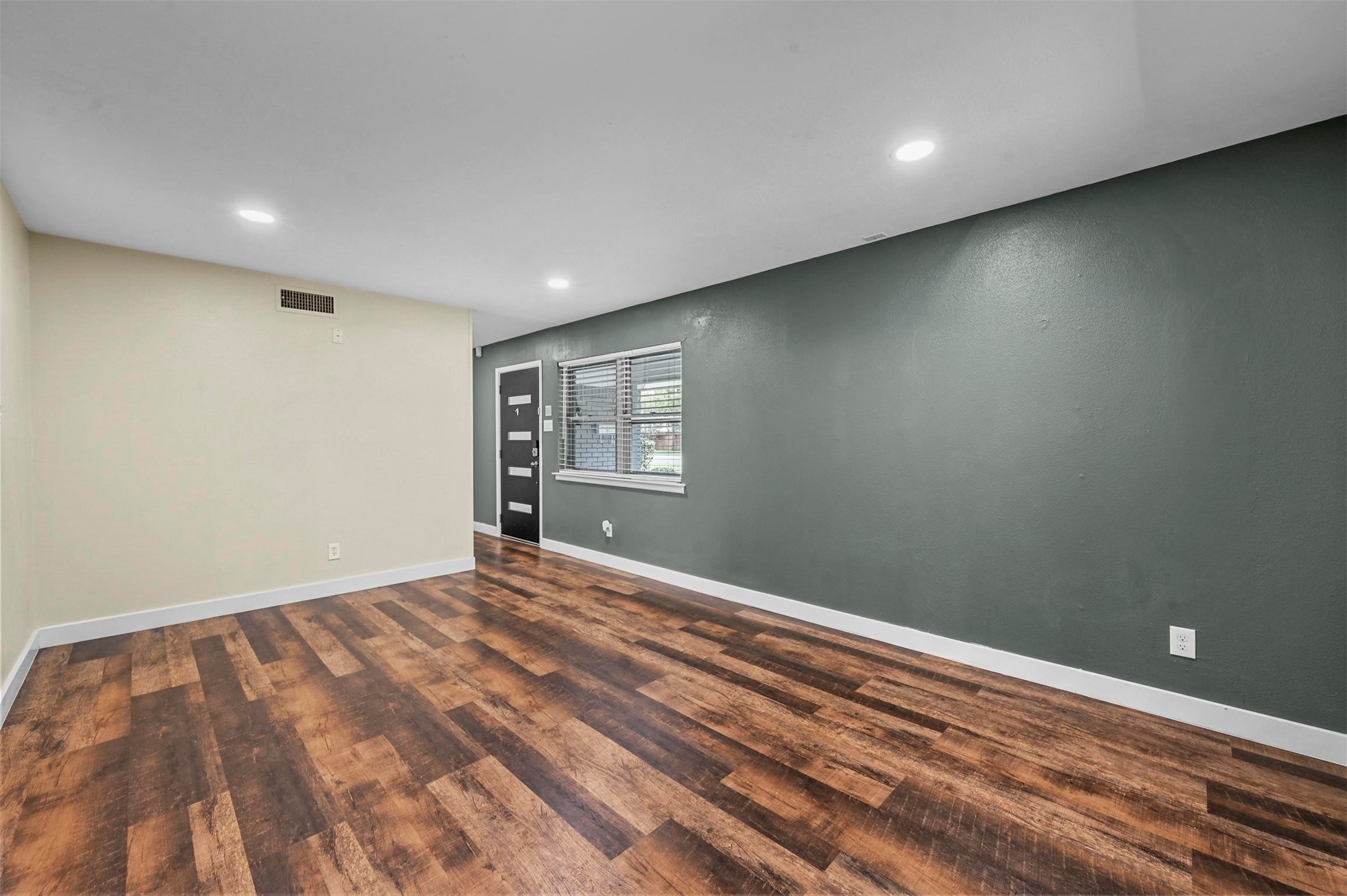 2612 Conflans Road , Irving, TX, 75061 | 20653878 | Realty Texas LLC