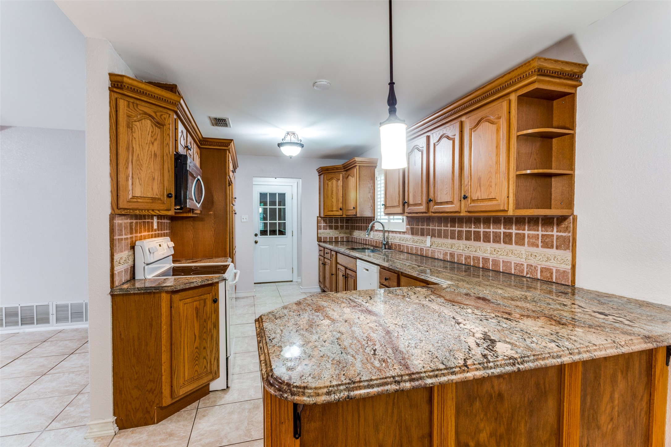 1137 Melvin Drive , Benbrook, TX, 76126 | 20655396 | Realty Texas LLC