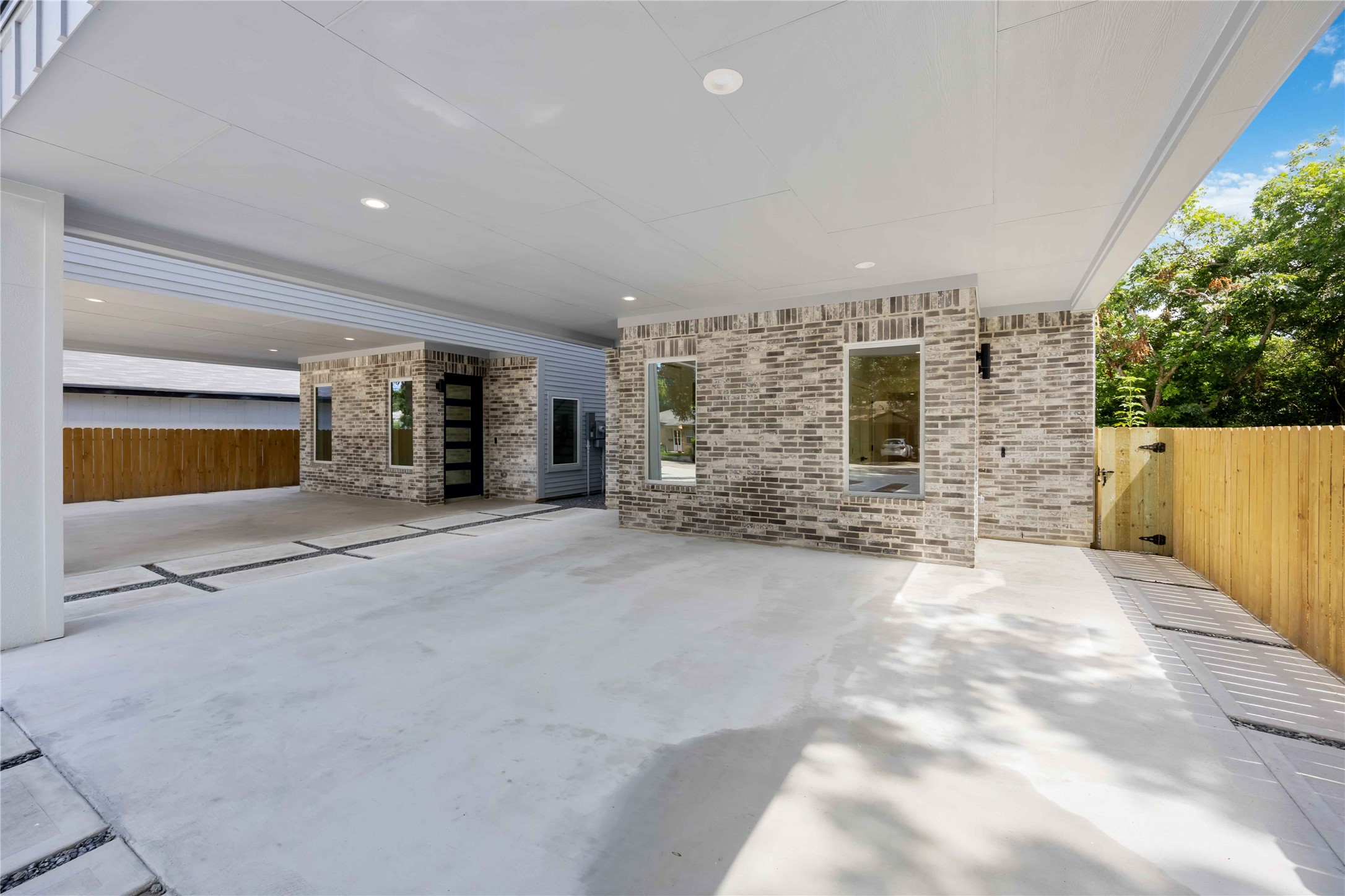 5328 Wenda Street A/B , Houston, TX, 77033 | 10762844 | Realty Texas LLC