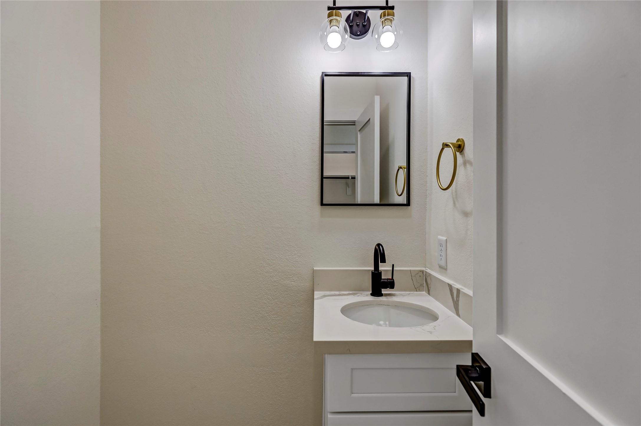 5328 Wenda Street A/B , Houston, TX, 77033 | 10762844 | Realty Texas LLC