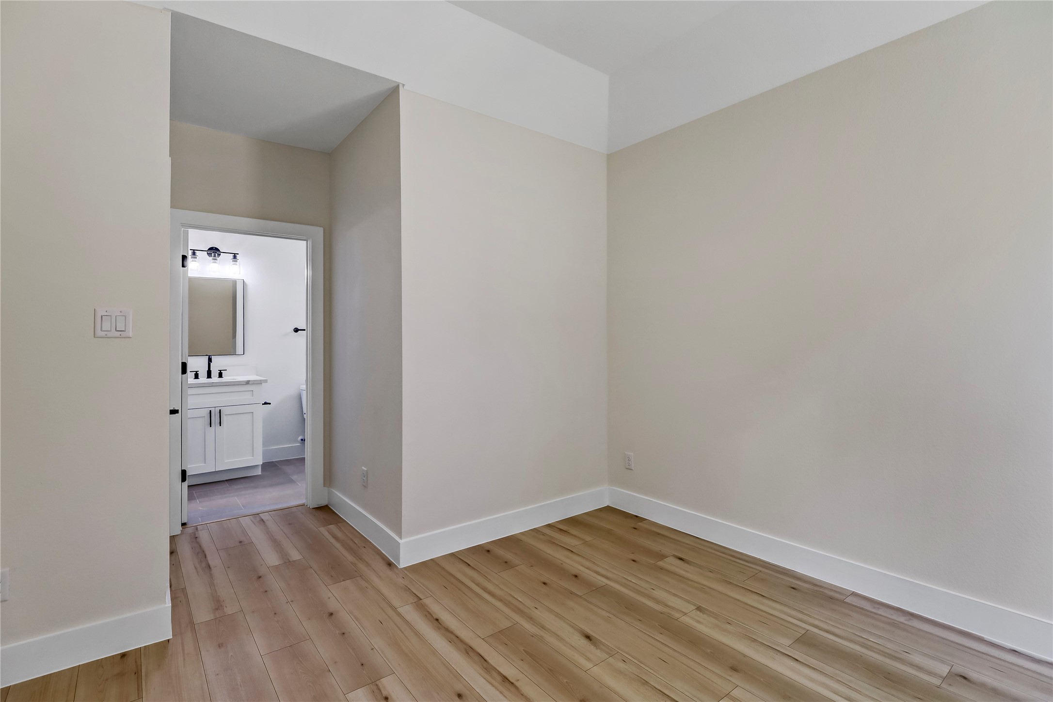 5328 Wenda Street A/B , Houston, TX, 77033 | 10762844 | Realty Texas LLC