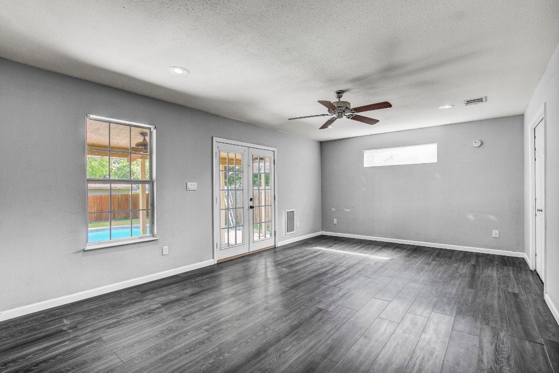 908 Kent Street , Taylor, TX, 76574 | 4661856 | Realty Texas LLC