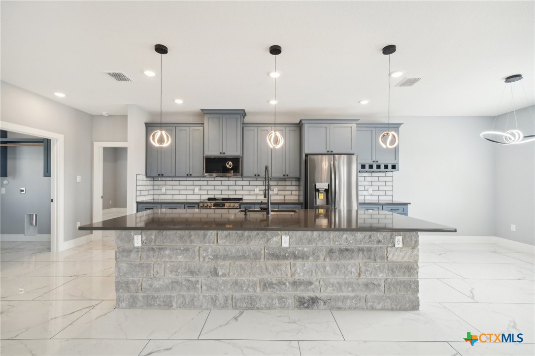 792 Lake Valley Drive , La Vernia, TX, 78121 | 549178 | Realty Texas LLC