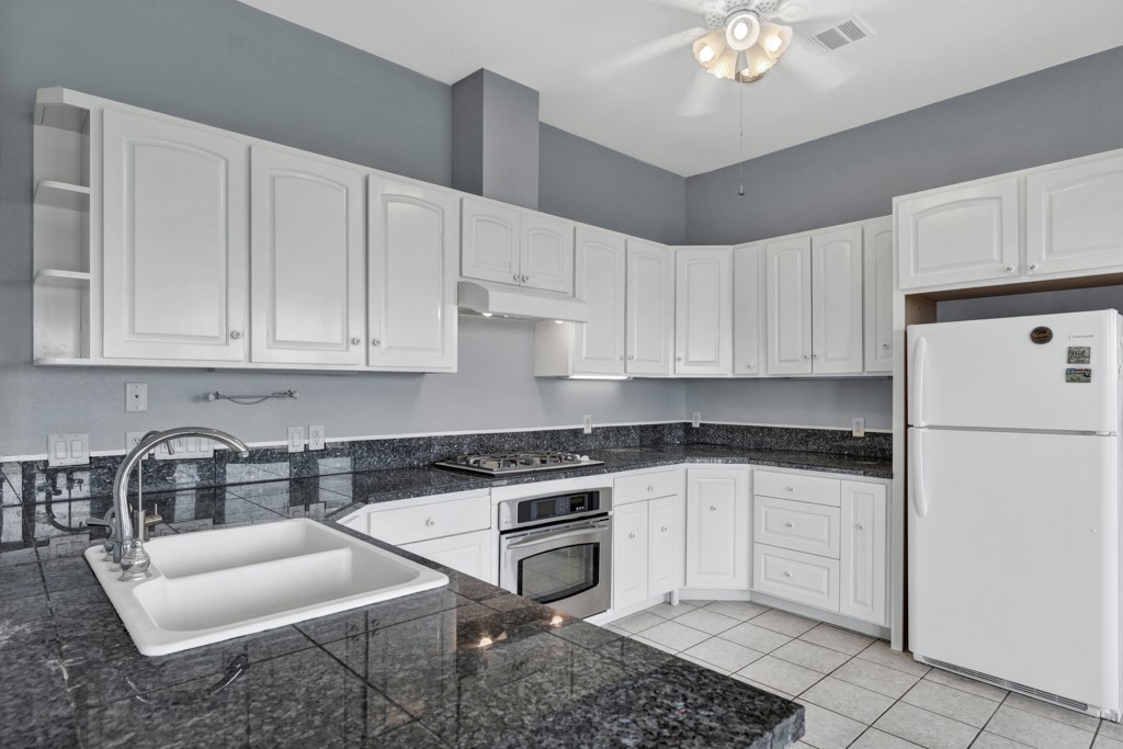 268 W Castle Road , Johnson City, TX, 78636 | 6357376 | Realty Texas LLC