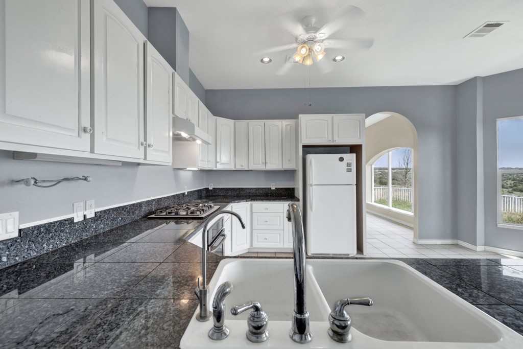 268 W Castle Road , Johnson City, TX, 78636 | 6357376 | Realty Texas LLC