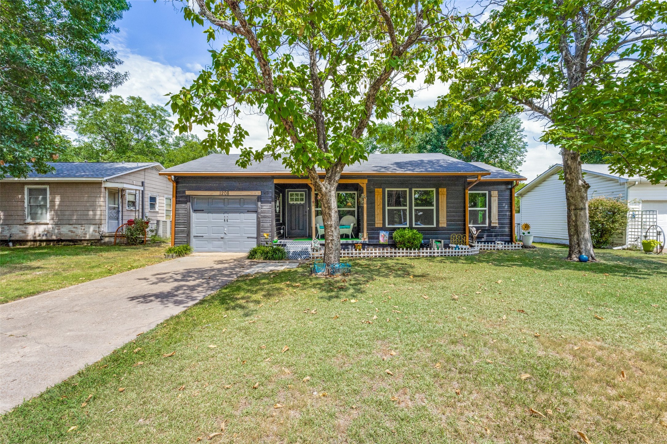 1208 Pecan Street , Bonham, TX, 75418 | 20664910 | Realty Texas LLC