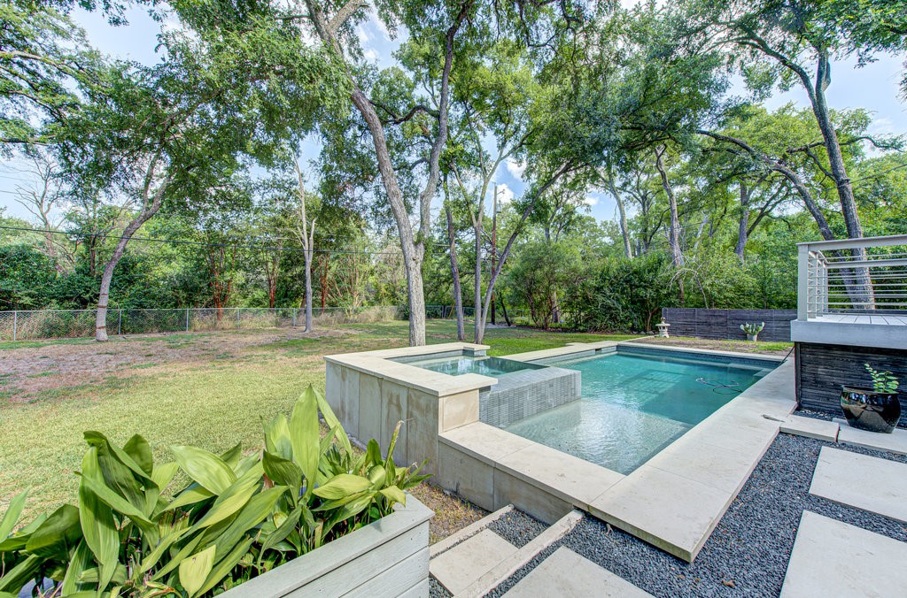 6106 Shoal Creek Boulevard , Austin, TX, 78757 | 6809055 | Realty Texas LLC