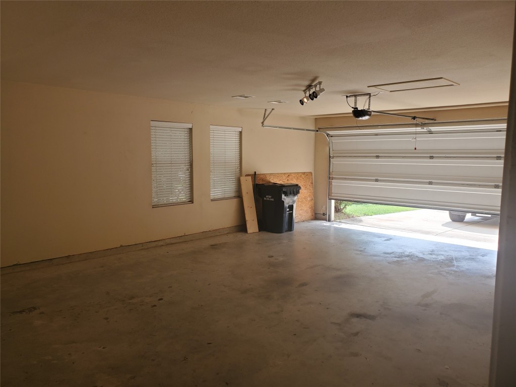 109 S Creek Bend Drive , Hutto, TX, 78634 | 5434949 | Realty Texas LLC